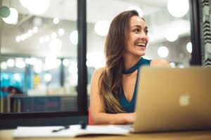 rsz-woman-at-laptop_t20_jo2zZk white woman smiling
