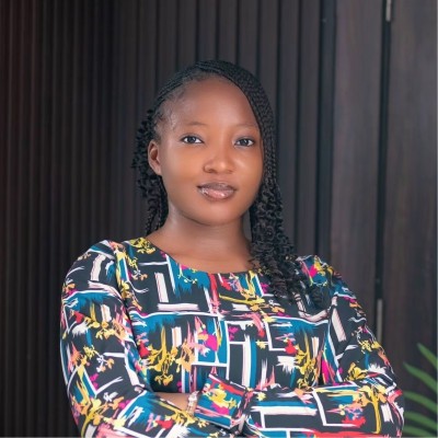 Favour Olorunfemi Em Rose Apple Bacas